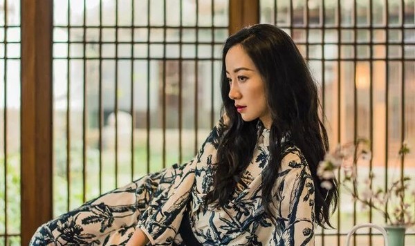 跟着韩雪游遍烟雨西湖才明白何谓“美景配佳人”