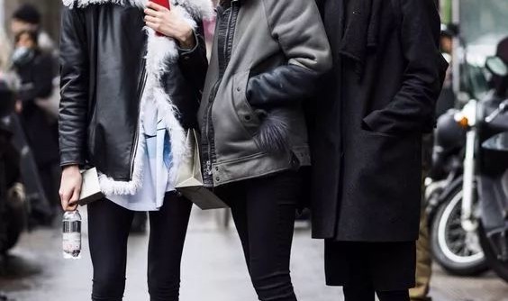 新年带你潇洒大步走，酷女孩的冬日马丁靴！