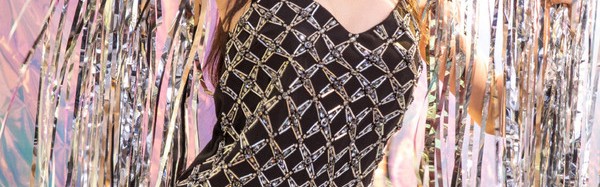 热巴徒手撕衣服A到爆，可她的同款项链更想拥有！