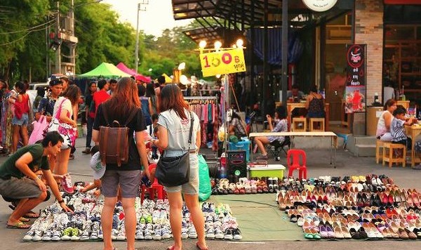 去赶集吧！这是接近曼谷在地生活的最快方式~