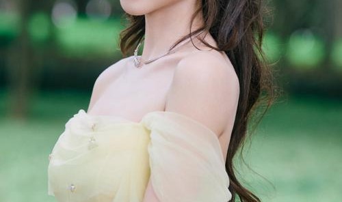 被称作“雨林精灵”的00后小花李宛妲，真的很宝藏！