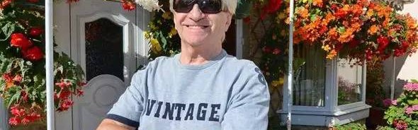 失明20年，77岁老人用双手种出一个绝美花园