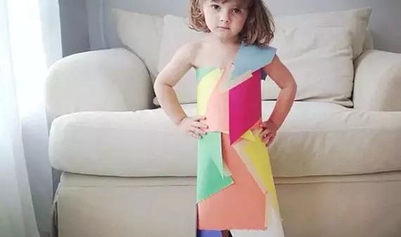 别人五岁在看小魔仙，她五岁就成了服装设计师！