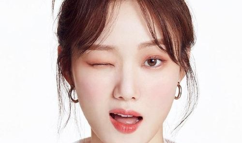 李圣经你用了啥？粉唇娇嫩俏娇娃，想带你舞池蹦恰恰！