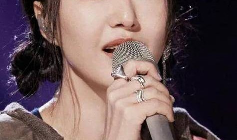 想听歌的我却被星月编发种了草，谭维维的魅力不止动人嗓音！