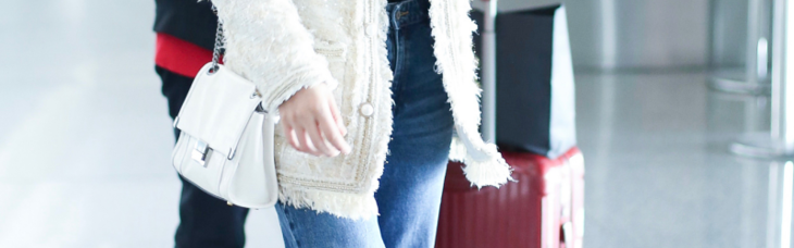 蓝盈莹身背DISSONA白色链条包现身机场