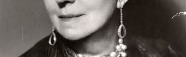 难道只有昆凌能为女儿设计衣服？她因为女儿创立了Lanvin！