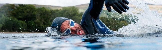 释放泰斯卡不羁野性 携手PARLEY共护海洋 Ross Edgley 尼斯湖52小时不间断“为海而游”