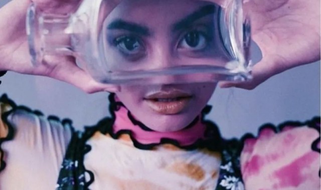 你和女团的差距，就差了这件薄纱打底衣！