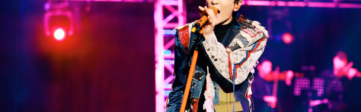 萧敬腾身着ANGEL CHEN 2019春夏系列 亮相「娱乐先生」世界巡回演唱会佛山站