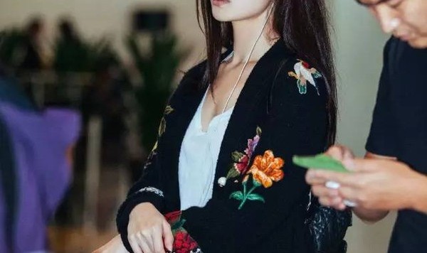 每日星范 ｜ 倪妮 她和杨幂鹿晗竟然开始穿起了姥姥家花被单！