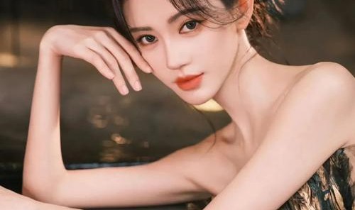 看着她的眼睛就有恋爱的感觉，鞠婧祎的美貌是真实存在的吗？