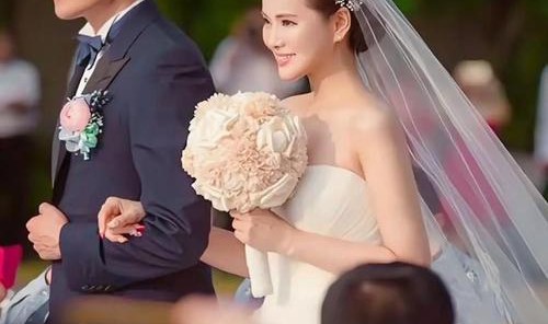 今年最出圈CP：秦昊&伊能静，怎么可以这么甜！