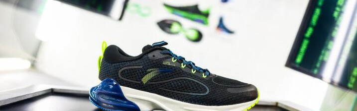 安踏跑步开启“创中国跑力”第一篇章，打造沉浸式科技风发布会