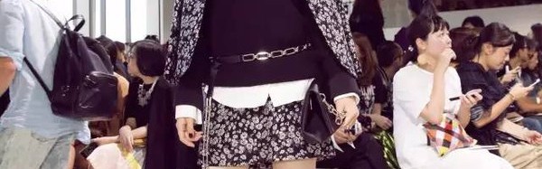 杨幂腿长逆天，Bella走秀摔个底朝天，一切尽在扭腰时装周！【芭瞎时装周】