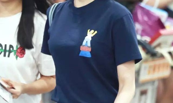 每日星范 ｜ 刘诗诗 趴诗爷头上卖萌，在张艺兴脚下耍酷，布朗熊太时髦！