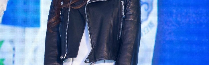 开春回头率靠什么？皮衣里面搭条裙子美呆了！