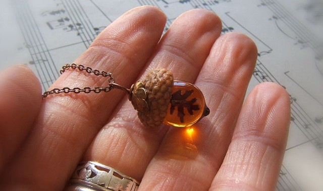 橡实吊坠原来这么唯美！秋天搭配又多了新选择