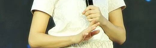 每日星范 ｜ 陈意涵 穿着小粉裙也能尽情撒野！