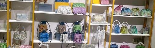 箱包加工工厂,女生包被砸的地方就是飞宇箱包加工工厂