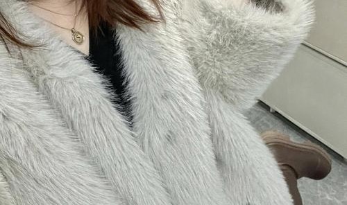 听说这一届年轻人只穿“假皮草”？连英国女王都跟了风！