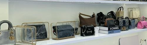 开女包店怎么样,买包比较容易进货也方便