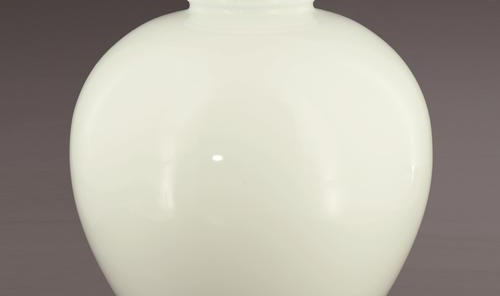 苏秘37°携手陶艺家白珍推出艺术家限定款“瓷月瓶”