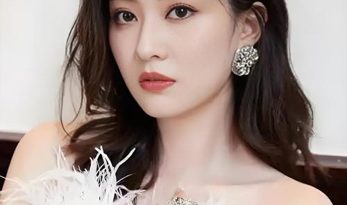 秋风起，乔欣的钻石流苏包复活了！【当红新手袋】