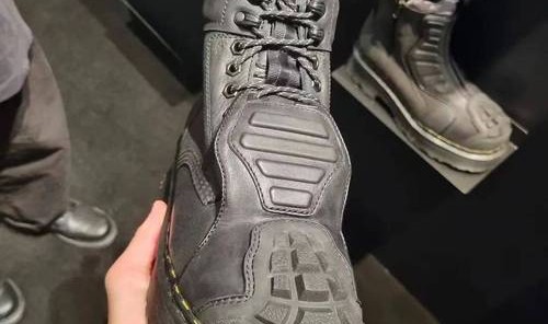 DM的全新一代：Dr.Martens发布全新系列，将冲击元素融合至经典款式