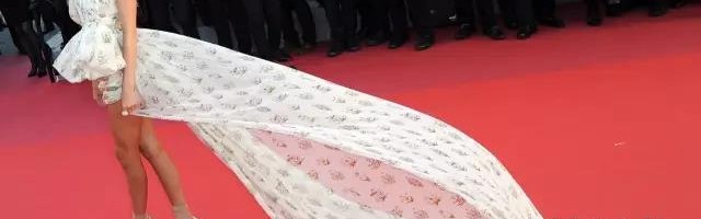 每日星范 ｜ Kendall 在戛纳红毯穿了肉丝袜，原来引导时尚潮流的是咱妈！