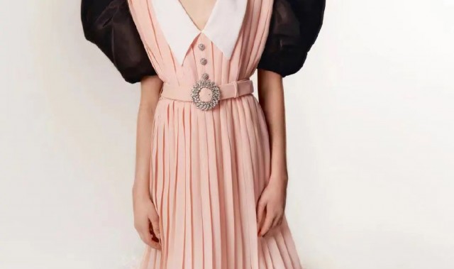 想不到，女明星们都开始穿起旧衣服了！