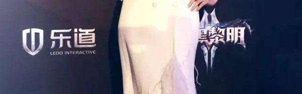 每日星范 ｜ 范冰冰 不只她把西装穿成裙，杨幂和江疏影现在都这么玩儿！