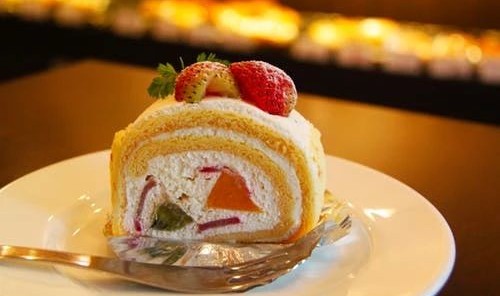 黄一丹24小时｜爱吃酸菜鱼的会计生走上LOEWE秀场