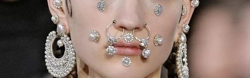 连化妆都漫不经心的法国女人，凭什么能当上彩妆总监？