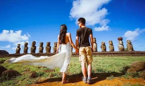 不是富二代，小夫妻三十岁前实现环球梦想