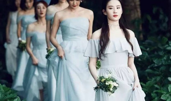 愿意请刘亦菲当伴娘，还任由她美到升仙的，一定是情比金坚的姐妹吧！