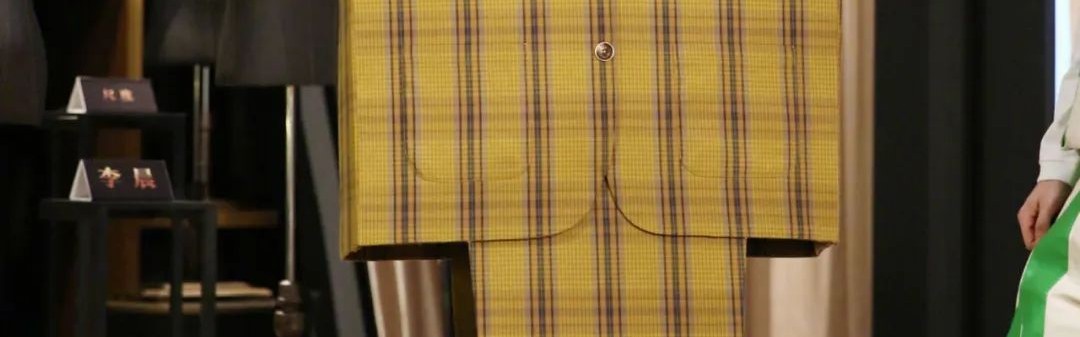 一双“灰姑娘的水晶鞋”，就能让你时髦一个夏天？