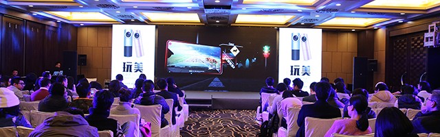 和口红一样大小的时髦货，完美的2016从这样的一只行车记录仪开始