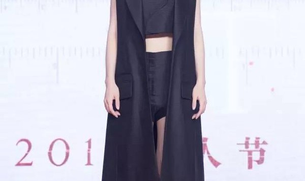 Angelababy 腿长两米全靠一件长马甲！