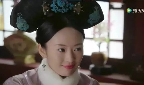 《如懿传》里“高Siri”的婴儿肌真能打，摆臭脸都让人恨不起来！