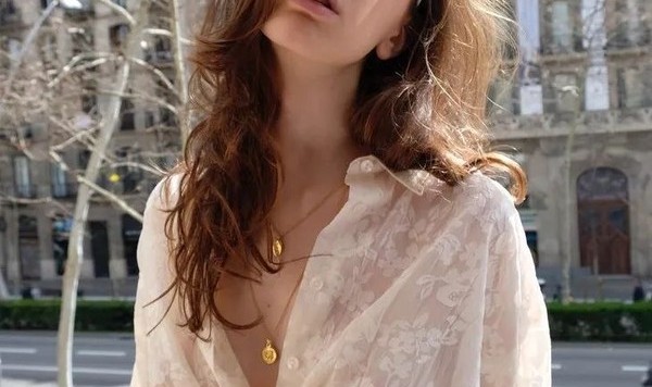 好闺蜜的钱币项链爆红，我也默默加进了购物车里！