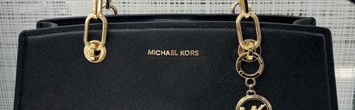 什么牌子女背包质量好,我个人推荐mk包包和名牌女式钱包