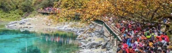 它是遗落在九寨沟边上的小众秘境，知道的人不多却完胜九寨沟