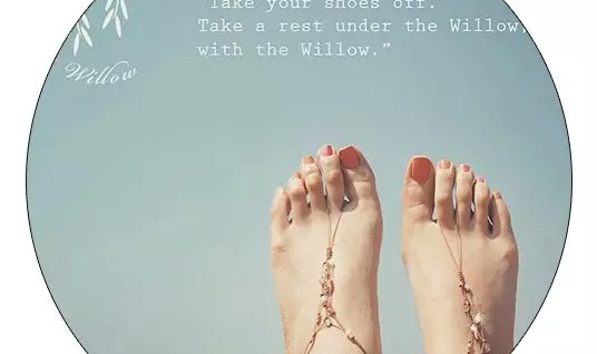 惊呆 ｜ 今年最流行的凉鞋原来是没鞋底的！