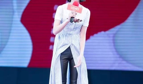 每日星范 ｜ 周冬雨 看她们如何一条裙子从夏穿到冬！