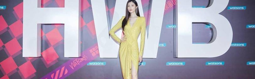 花木兰穿着小黄裙跑路了，何穗设计的小白裙长这样的啊？