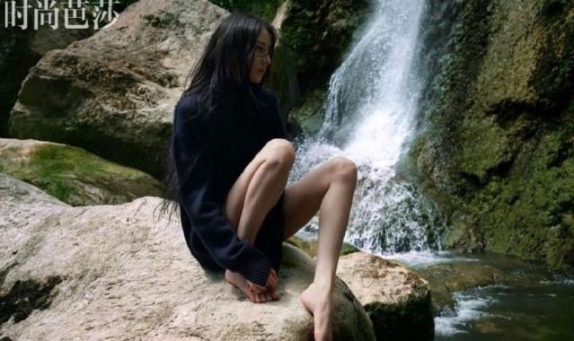 迪丽热巴 水中望月，云散月明