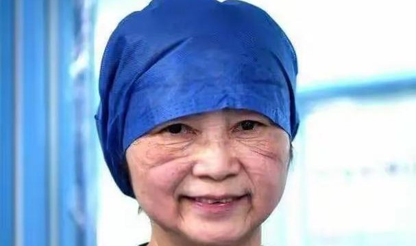 73岁的她依然奔赴武汉，逆行路上还有无数个她们