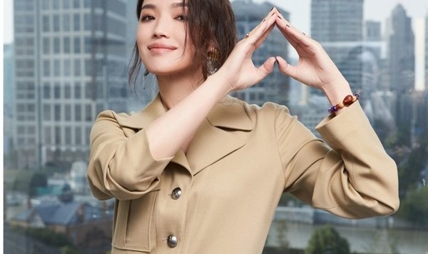 上海这晚的夕阳有点美，却比不上Chloé秀上的舒淇和唐嫣！