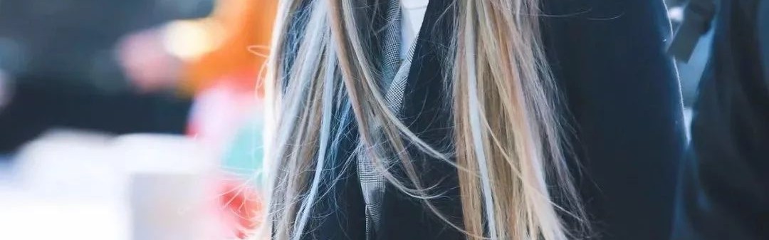 国民初恋秀智染红发变爱丽儿，明星们最近的发色也太让人心动了！